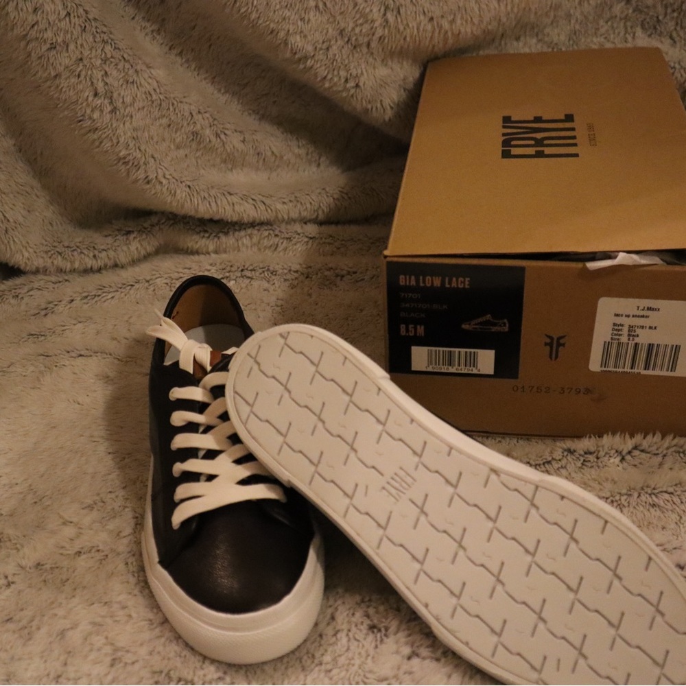 Men's dress shoes